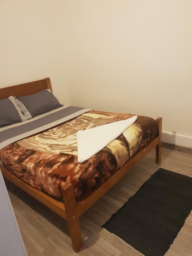 Shangri-la Hostel *