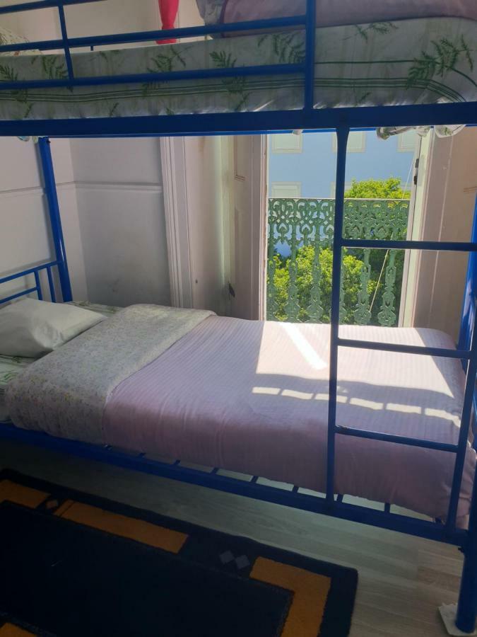 Shangri-la Hostel *