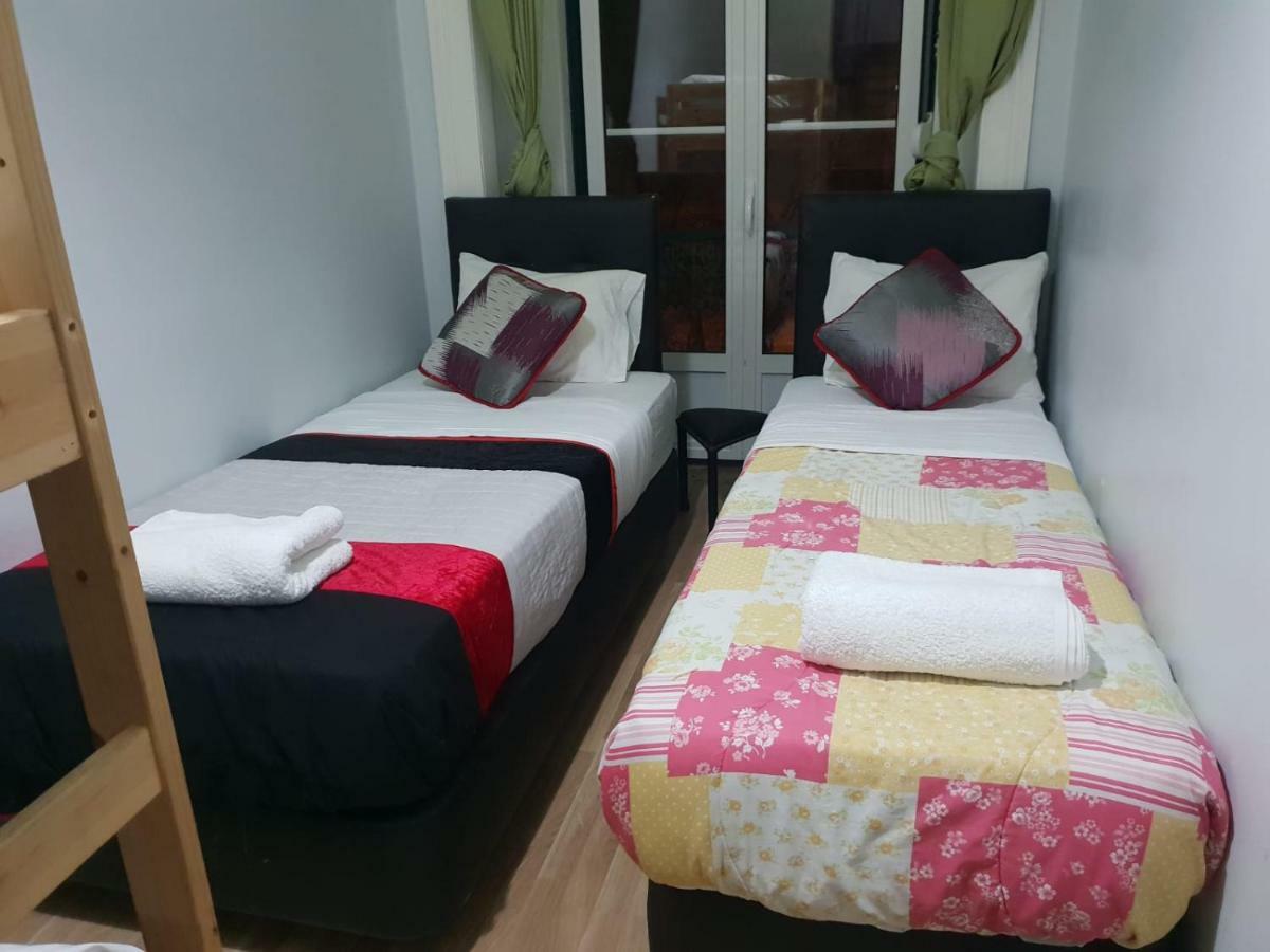 Shangri-la Hostel *